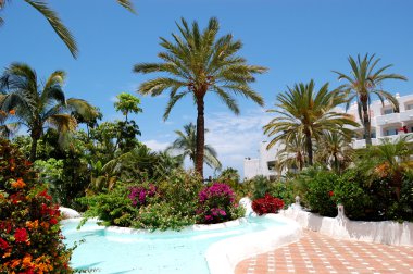 Lüks otelin dinlenme alanı, Tenerife Adası, İspanya