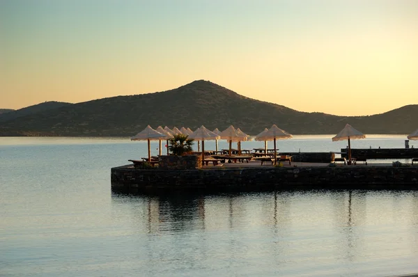 Východ slunce a pláže na luxusní resort, Kréta, Řecko — Stock fotografie