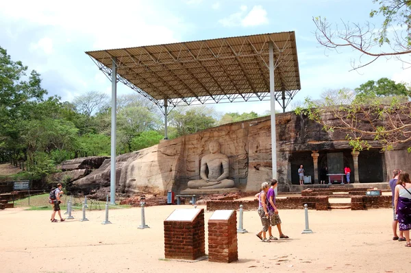 Polonnaruwa - 16 października: Gal Vihare ("kamień sanktuarium") kole — Zdjęcie stockowe
