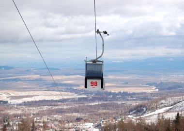 Tatranska Lomnica-Mart 12: teleferik kabin Tatranska Lomnic