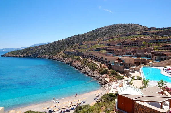 Zona de recreo y playa del hotel de lujo, Creta, Grecia — Foto de Stock