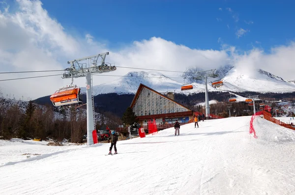 तातारानस्का लोम्नाका-मार्च 12: तत्रांस्का लोमेनिका लोकप्रिय स्की है — स्टॉक फ़ोटो, इमेज