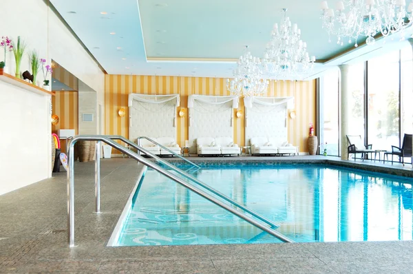 Moderne spa in het luxehotel aan skiresort, strbske pleso, slo — Stockfoto