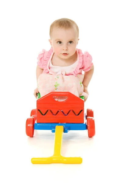 Bebê sentado em um carrinho — Fotografia de Stock