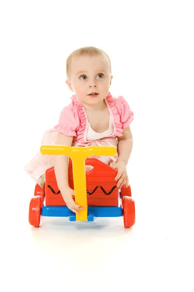 Bebé sentado en un carro — Foto de Stock