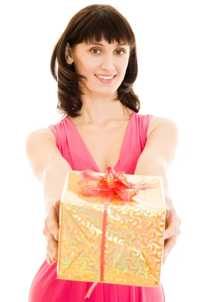 Ευτυχισμένη γυναίκα με δώρο σε λευκό φόντο. — Φωτογραφία Αρχείου