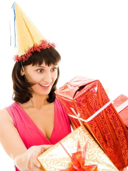 Femme heureuse avec des cadeaux sur un fond blanc . — Photo