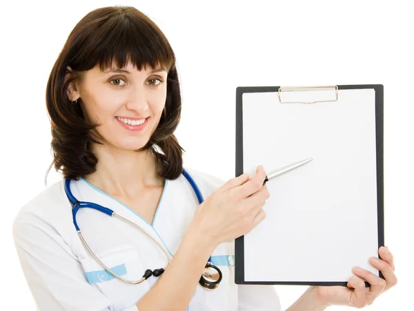 Médico mujer con una tableta publicitaria sobre fondo blanco . — Foto de Stock