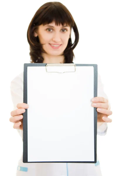 Beyaz zemin üzerinde bir reklam tablet ile doktor kadın. — Stok fotoğraf