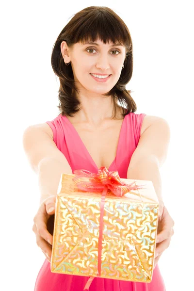 Glad kvinna med gåva på en vit bakgrund. — Stockfoto