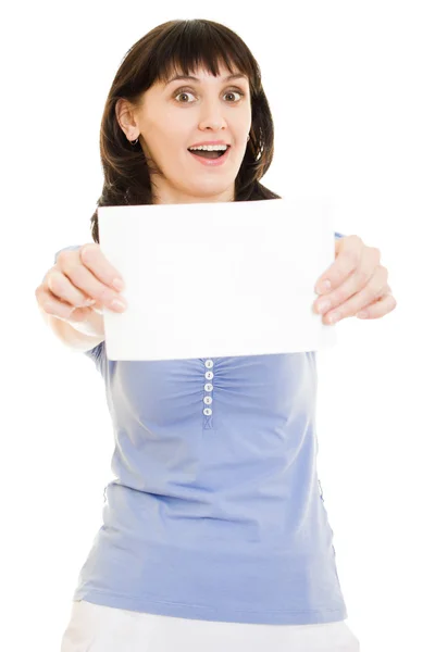 Ευτυχισμένη γυναίκα δείχνει κενό πινακίδα, απομονωθεί σε λευκό φόντο — Φωτογραφία Αρχείου