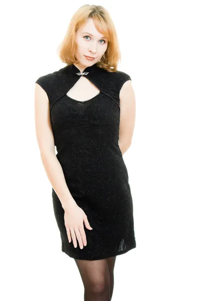 Mooie vrouw in zwarte jurk op een witte achtergrond. — Stockfoto