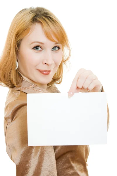 Glückliche Frau zeigt leeres Schild, isoliert über weißem Hintergrund — Stockfoto