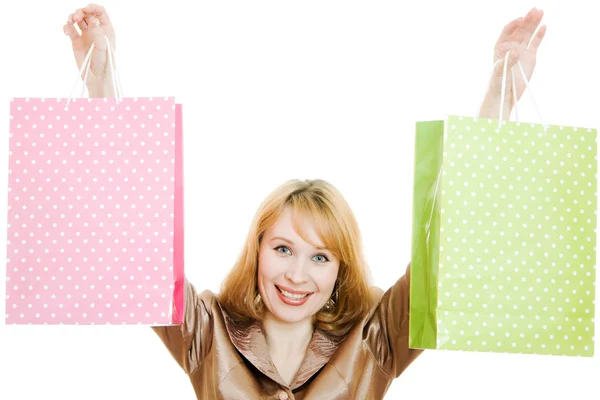 Mujer encantadora con bolsas de compras sobre blanco — Foto de Stock