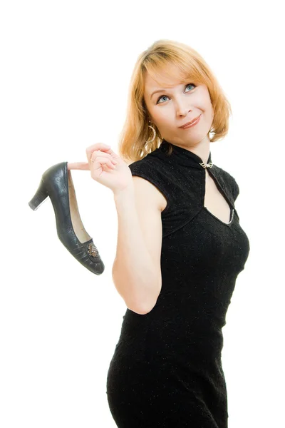 Porträtt av en vacker kvinna med en sko på ett finger på en vit ba — Stockfoto