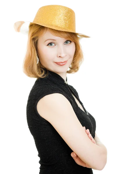 Belle femme dans un chapeau d'or sur un fond blanc . — Photo