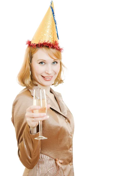 Glad affärskvinna i en festlig hatt med vinglas i handen på vit ba — Stockfoto