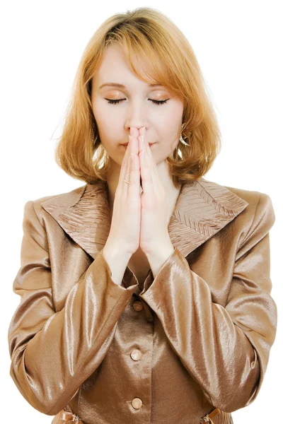Молящаяся женщина в деловом костюме с золотом на белом фоне . — стоковое фото
