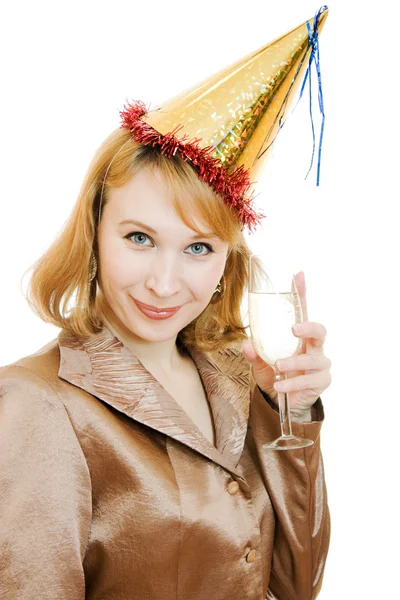Felice donna d'affari in un cappello festivo con bicchieri di vino in mano su ba bianca — Foto Stock