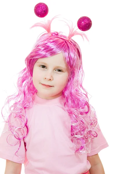 Uma menina com cabelo rosa em um fundo branco . — Fotografia de Stock