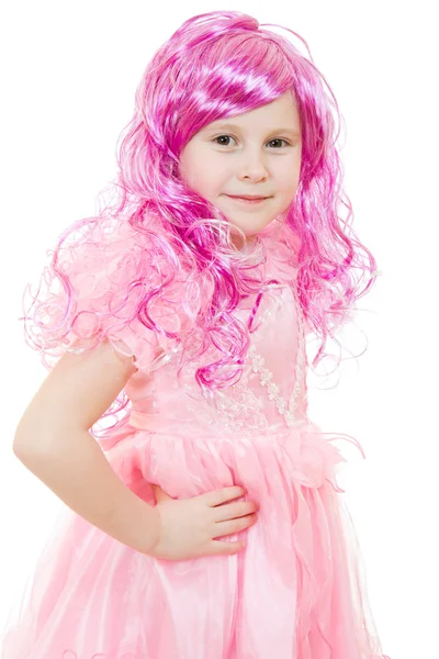 Μια κοπέλα με ροζ μαλλιά σε ένα ροζ φόρεμα σε λευκό φόντο. — Φωτογραφία Αρχείου
