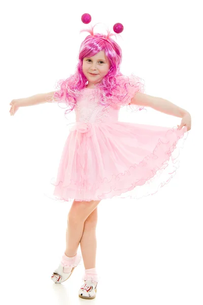 흰색 바탕에 춤 핑크 드레스에서 핑크 머리 소녀. — 스톡 사진
