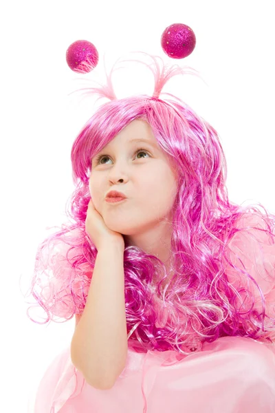 Una chica con el pelo rosa en un vestido rosa sobre un fondo blanco . —  Fotos de Stock