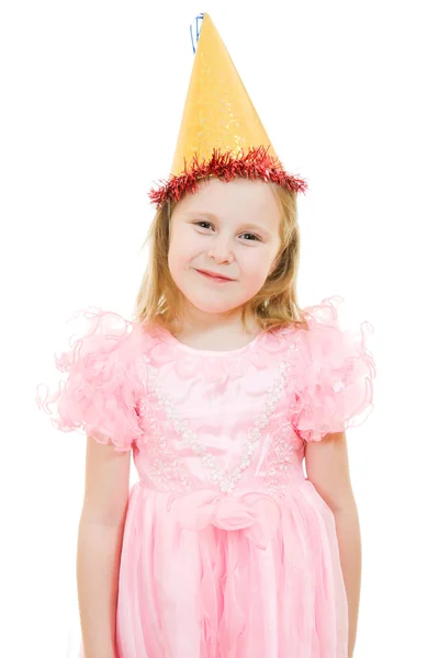 Una chica con un vestido rosa y un sombrero sobre un fondo blanco . — Foto de Stock
