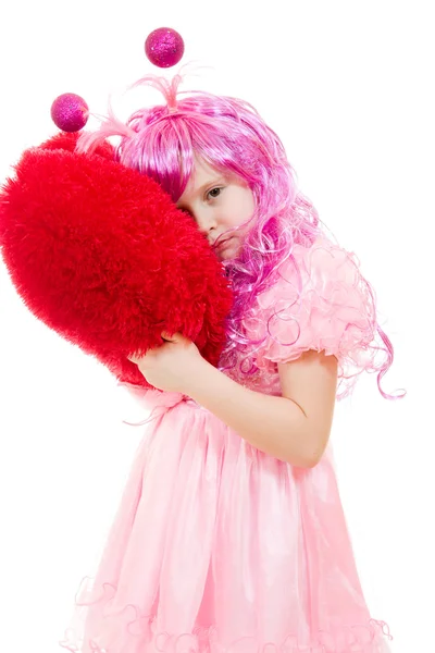 A rózsaszín hajú lány egy rózsaszín ruha ölelés párna a FTV formájában — Stock Fotó