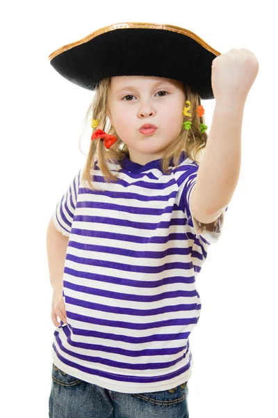Menina pirata terrível em camisa e chapéu em um fundo branco . — Fotografia de Stock