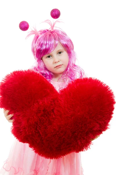 粉红色的头发和形状的 hea 持有一个枕头粉色衣服的女孩 — 图库照片