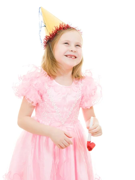 En flicka i en rosa klänning och hatt skrattar på vit bakgrund. — Stockfoto