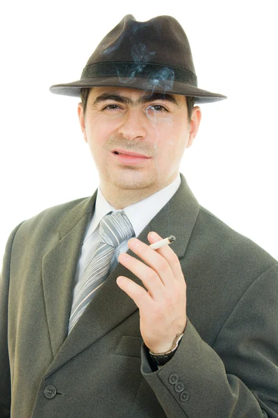 Ένας επιχειρηματίας σε ένα καπέλο που καπνίζει σε λευκό φόντο. — Φωτογραφία Αρχείου