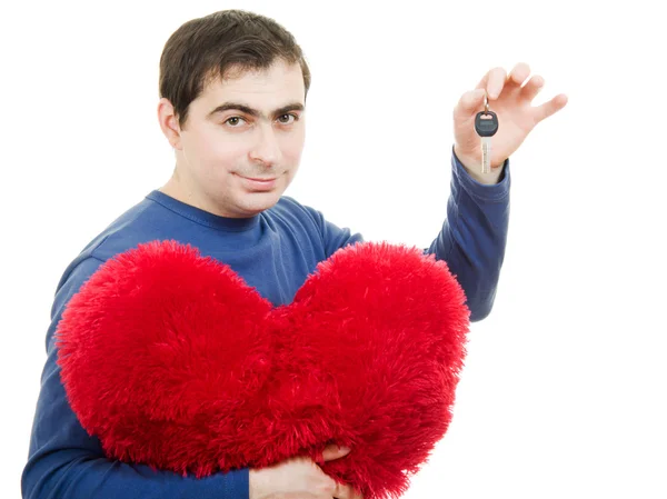 Beyaz bir arka plan üzerinde bir büyük kırmızı kalp ve anahtar tutan bir adam. — Stok fotoğraf