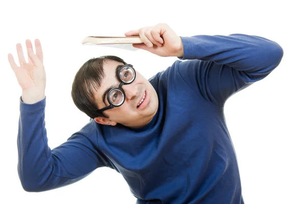 Estudiante en gafas con un libro sobre su cabeza sobre fondo blanco —  Fotos de Stock