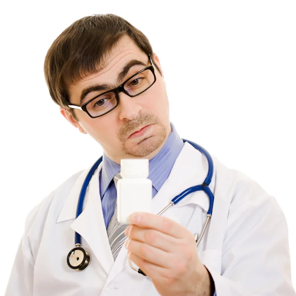 医生该名男子手持白色背景上的维生素的容器. — 图库照片