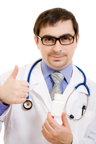 白い背景の上のビタミンのコンテナーを保持している医師男. — ストック写真