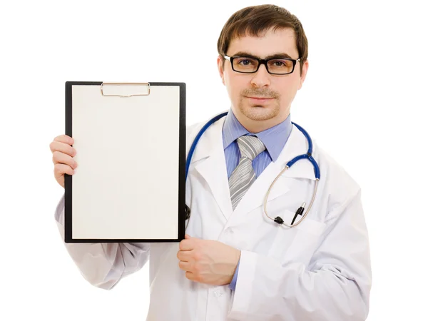 Médico varón con una hoja de papel en blanco sobre fondo blanco . —  Fotos de Stock