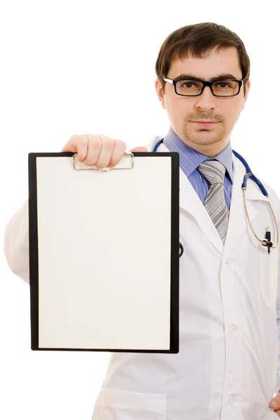 Médico varón con una hoja de papel en blanco sobre fondo blanco . — Foto de Stock