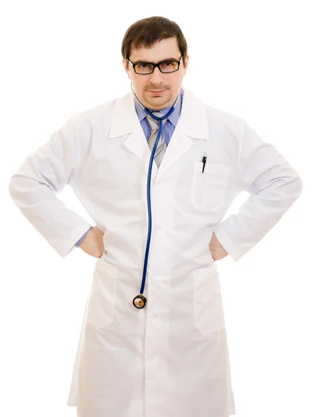 O médico pensa em óculos em um fundo branco . — Fotografia de Stock