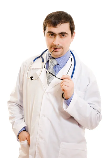 Der Arzt denkt in einer Brille auf weißem Hintergrund. — Stockfoto