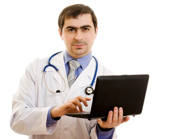 白い背景の上のラップトップを持つ男性医師のコンサルタント. — ストック写真