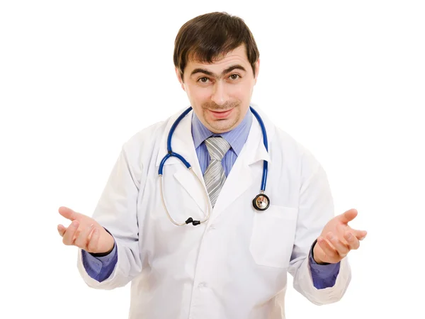 Um médico com um estetoscópio fala em um fundo branco . — Fotografia de Stock