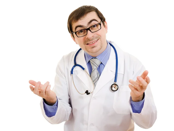 Um médico com um estetoscópio e óculos fala em um fundo branco . — Fotografia de Stock