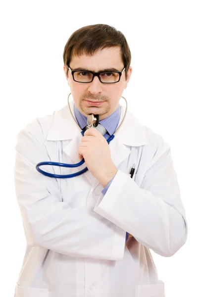 O médico pensa em óculos em um fundo branco . — Fotografia de Stock