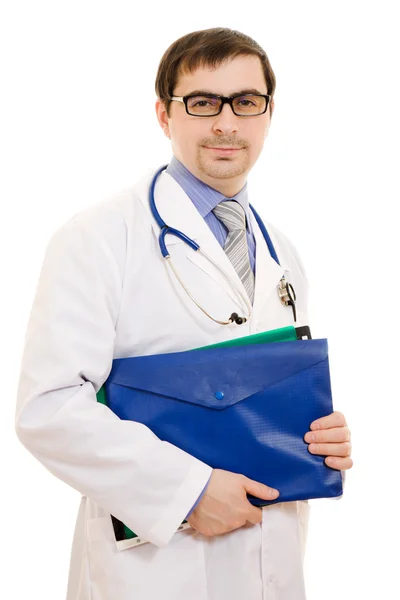 Un médico con un estetoscopio y una carpeta sobre un fondo blanco . — Foto de Stock