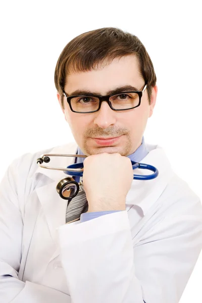 Le médecin pense dans des lunettes sur un fond blanc . Photo De Stock