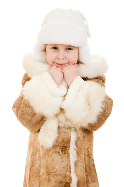 Ein Mädchen in Pelzmantel und Hut lächelt auf weißem Hintergrund. — Stockfoto