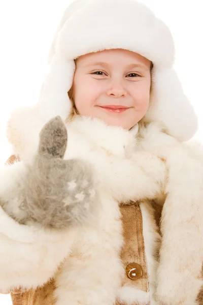 Chica en un gesto de ropa de abrigo muestra bien sobre un fondo blanco . — Foto de Stock