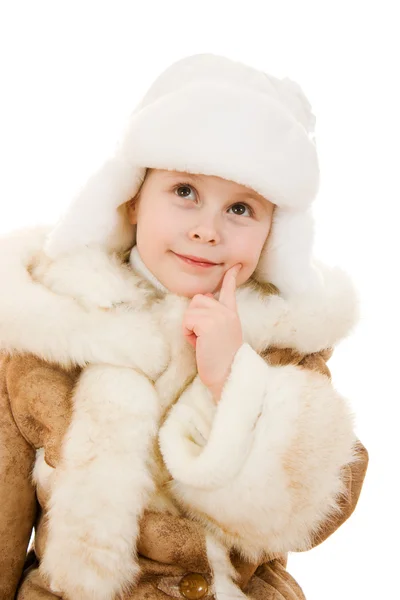 Bir kürk manto ve şapka beyaz arka plan üzerinde gülümseyen kız. — Stok fotoğraf